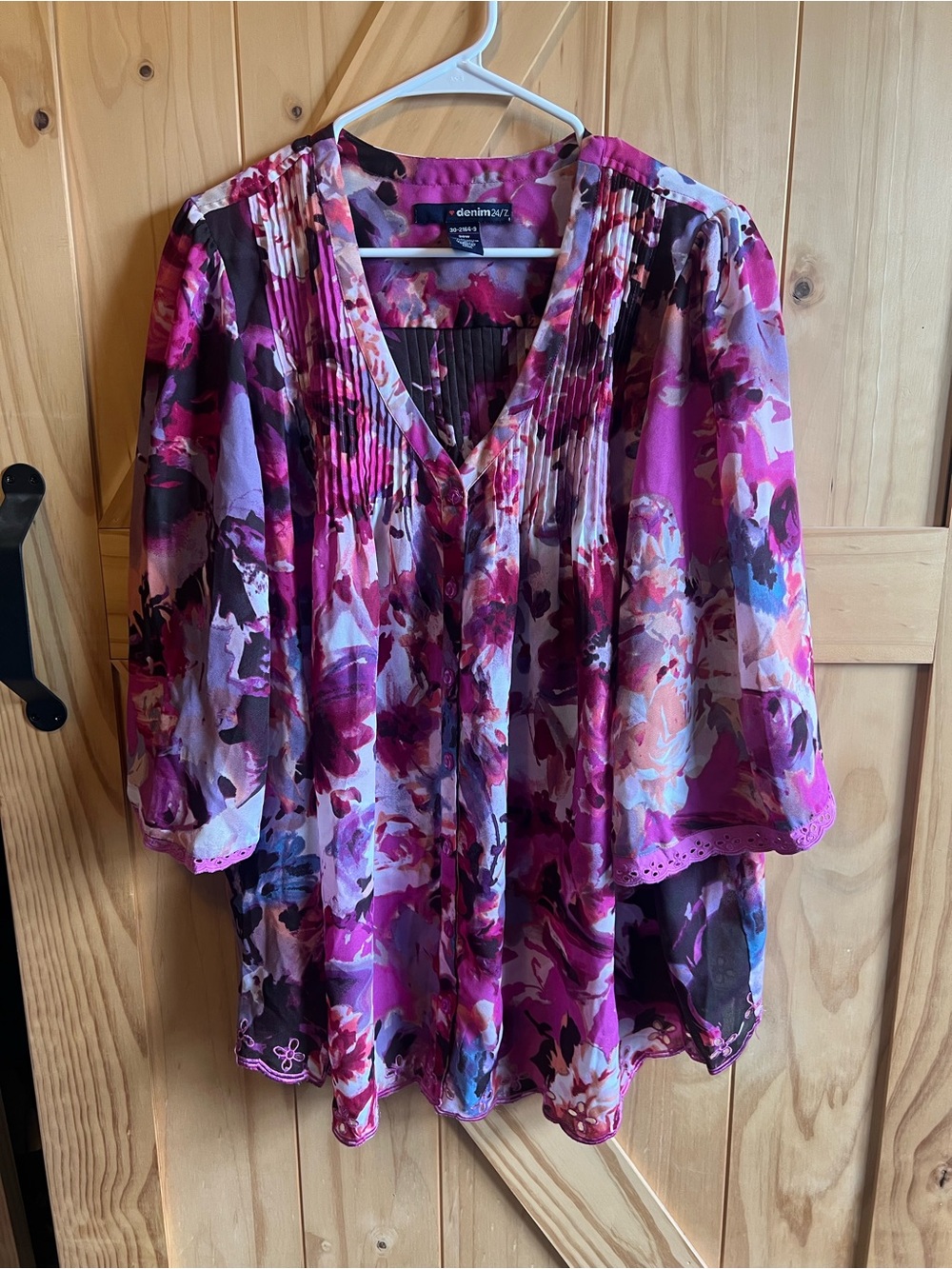 Denim 24/7 Fuchsia Floral V-Neck Pintuck Blouse Scalloped Detail Size 20W Boho